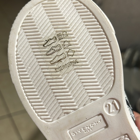 Givenchy toddler shoes. Size 21 - Picture 6 of 6
